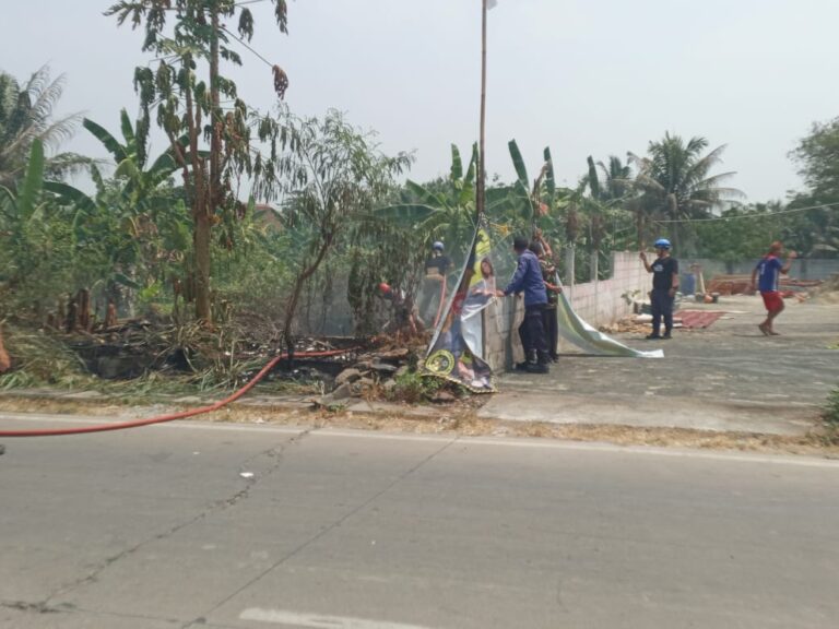 Pembakaran Sampah Di Tigaraksa Hampir Merambat Ke Rumah