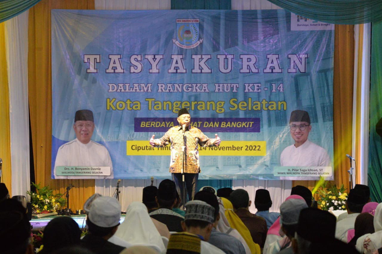 Tangerang Selatan – Dalam rangka menyambut HUT ke-14 Kota Tangerang Selatan dengan tema Berdaya, Sehat, Bangkit. Pemerintah Kota Tangerang Selatan menggelar Tasyakuran di 7 Kecamatan. Tasyakuran hari pertama, digelar di Kecamatan Ciputat Timur, pada Senin malam (14/11).