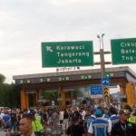 Ratusan warga Desa Kadu, Kecamatan Curug, Kabupaten Tangerang melakukan aksi demo dengan menutup akses jalan Tol Bitung, pada Selasa, (16/11/2022) Sore. Mereka, menuntut pihak Jasa Marga bertanggung jawab, lantaran wilayahnya terendam banjir setinggi 2 meter akibat pembangunan ruas jalan tol bitung.