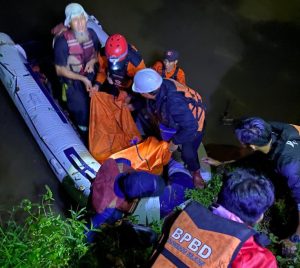 Jatuh dan Terseret Arus Kali Angke Tangsel, Pengendara Motor Tewas