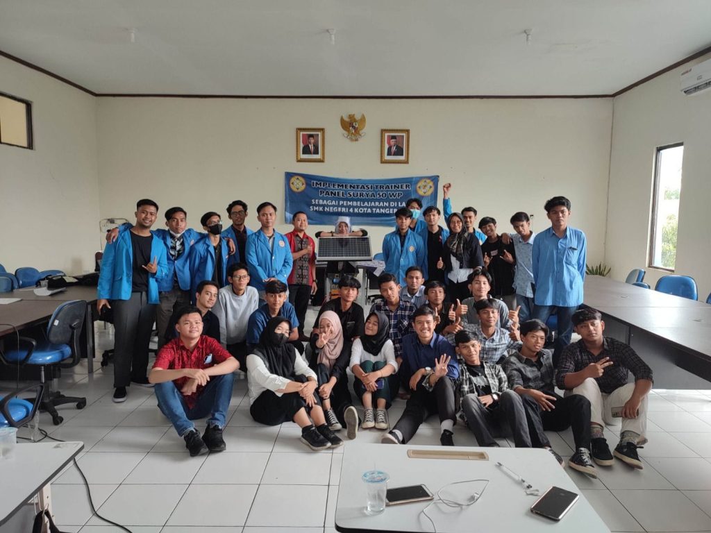 Dosen dan Mahasiswa Unpam Gelar PKM Tentang Sosialisai Trainer Panel Surya di SMKN 4 Tangerang