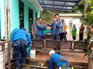 Tim Rescue Tangkap Ular Berkeliaran di Dibelakang Kantor Bapenda Tangsel