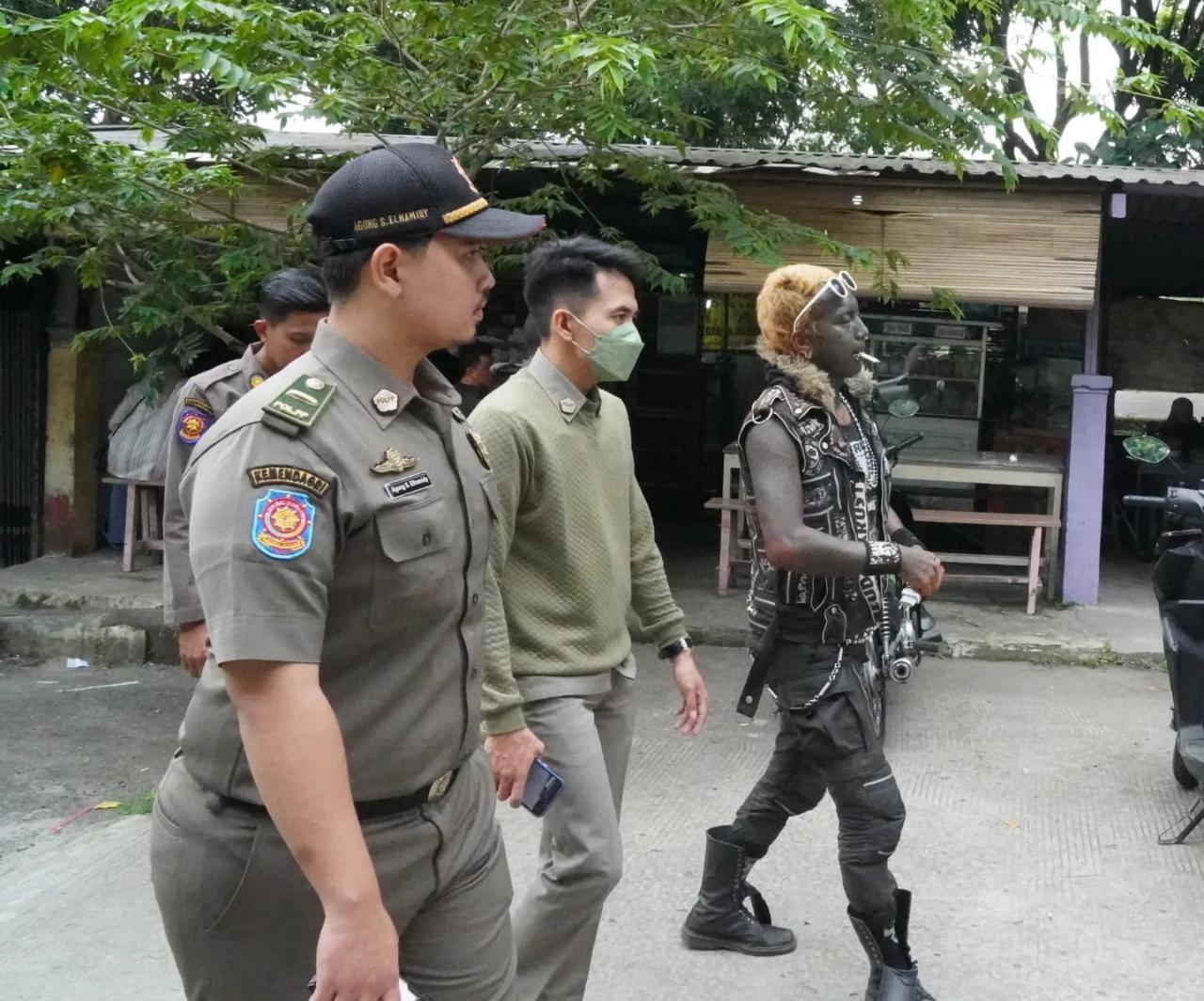 Satuan Polisi Pamong Praja (Pol PP) Kabupaten Tangerang mengamankan puluhan Anak Punk yang dilaporkan masyarakat telah mengganggu keamanan dan ketertiban di lingkup Pusat Pemerintahan Kabupaten Tangerang