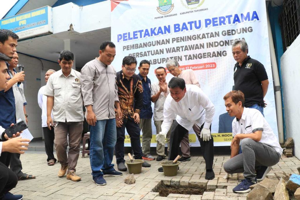 Sekda Letakan Batu Pertama Proyek Renovasi Gedung PWI Kabupaten Tangerang