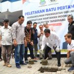 Sekretaris Daerah (Sekda), Moch Maesyal Rasyid melakukan peletakan batu pertama (groundbreaking) kegiatan renovasi gedung sekretariat Persatuan Wartawan Indonesia (PWI) Kabupaten Tangerang, pada, Jumat, (17/2/2023).