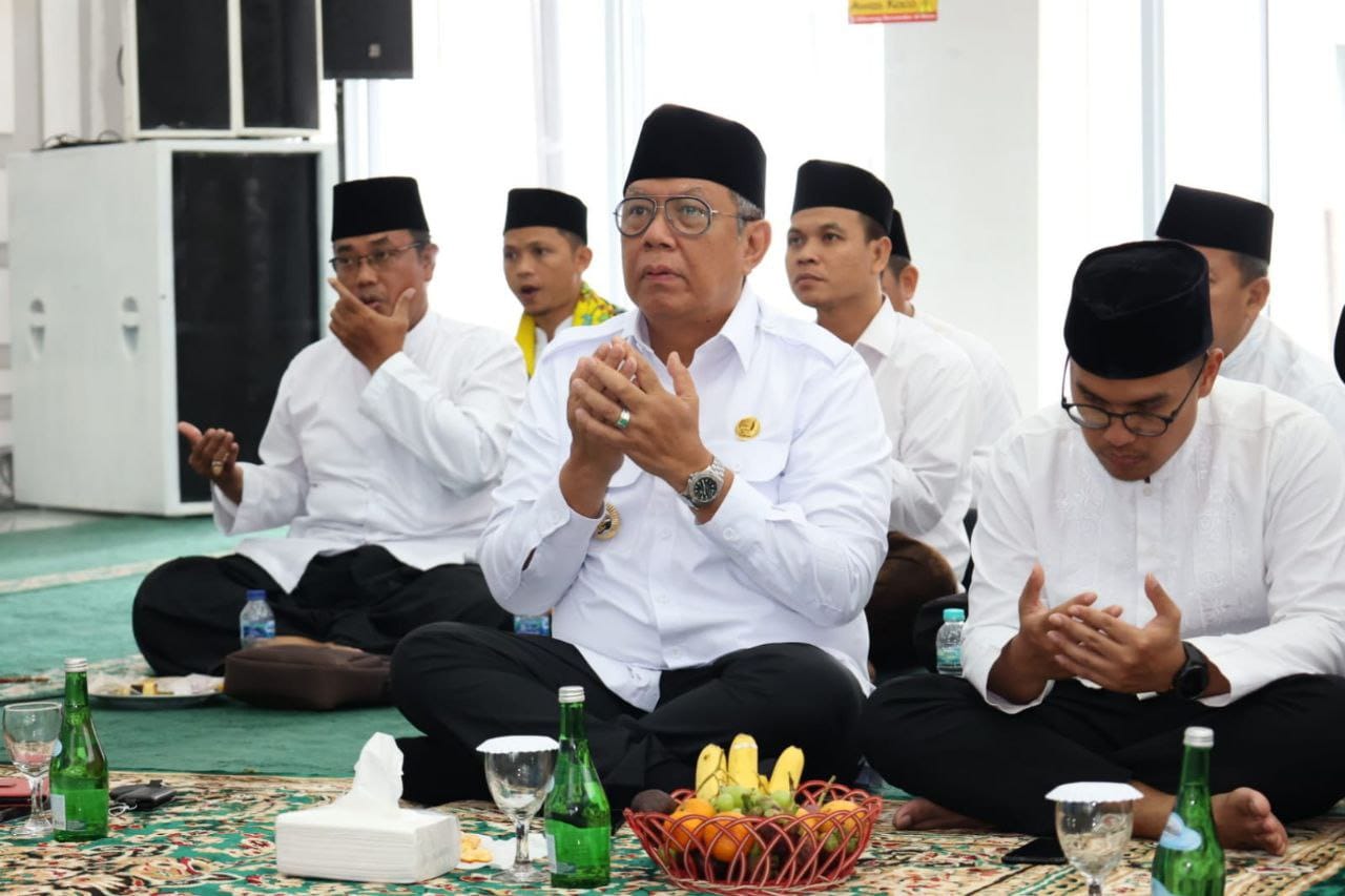 Mengambil hikmah dari perjalanan Nabi Muhammad SAW, Pemerintah Kota Tangerang Selatan menggelar peringatan Isra Mikraj 1444 H di Masjid Al I'ithisom, Puspemkot Tangsel, pada Rabu (22/02)