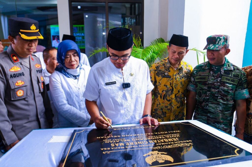 Wawalkot Tangsel Resmikan Jembatan Cinere Mas dan Kantor Kecamatan Ciptim