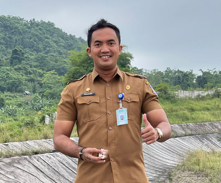 Sampah sering kali dianggap hal yang sepele. Padahal, jika kebiasaan ini dibiarkan akan menjadi bencana karena sampah-sampah yang dibiarkan itu pada akhirnya akan menggunung dan akan menjadi mimpi buruk bagi semua mahluk hidup akibat tercemarnya lingkungan.