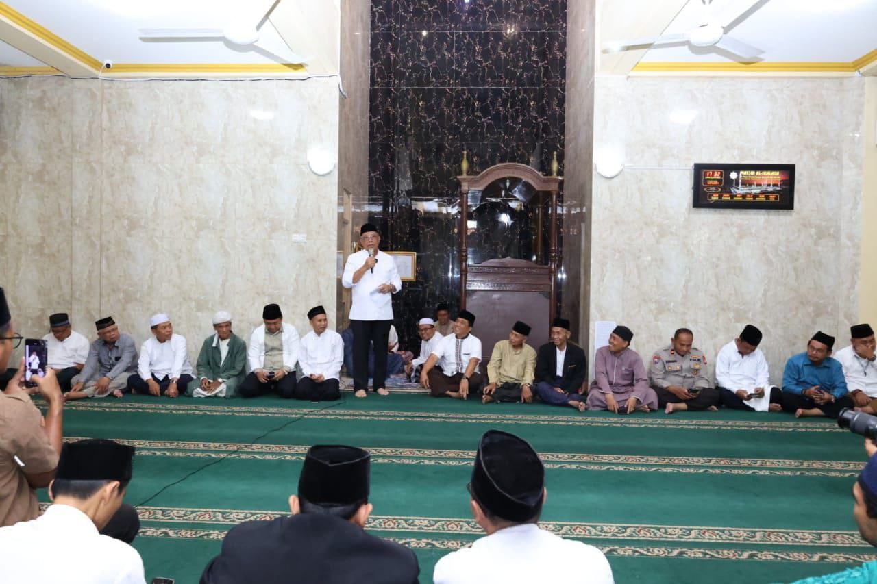 Dalam kegiatan Safari Ramadhan Pemkot Tangsel dimalam ke 14 Ramadahan 1444 Hijriah, Walikota Tangerang Selatan (Tangsel) Benyamin Davnie mengingatkan dan mengajak masyarakatnya agar menunaikan kewajiban rukun islam yang ke empat, yaitu membayar Zakat Fitrah.