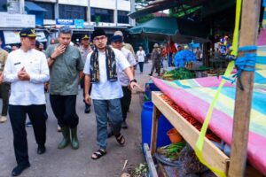 Wawalkot  Tangsel Sidak PKL yang Berjualan di Jalan Sekitar Pasar Ciputat