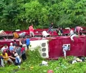 Bus Bawa Penumpang Warga Tangsel Masuk Jurang di Guci Tegal