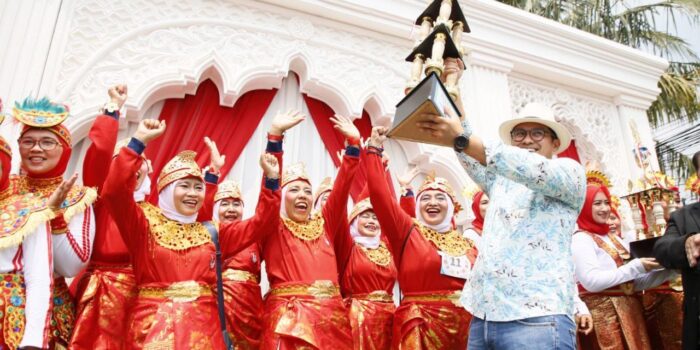 Wakil Wali Kota Pilar Terkesima Lihat Karya Dekorasi Warga Pondok Kacang Timur