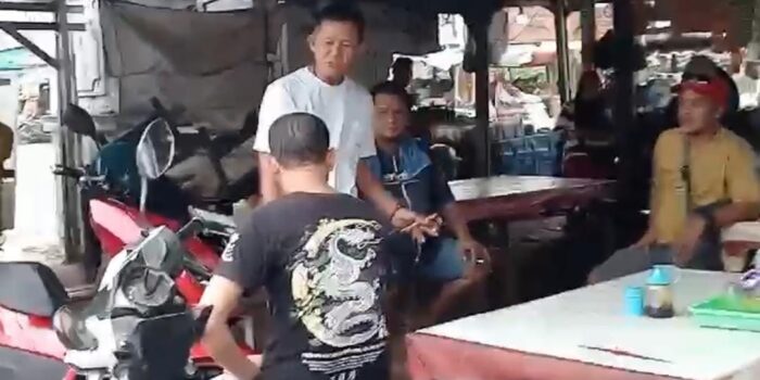 Warga dan Pelaku Pungli di Pasar Sentiong Nyaris Baku Pukul