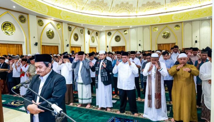 Benyamin Ajak Masyarakat Sholat Idul Adha di Islamic Center Doakan Jemaah Haji di Tanah Suci