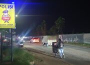 Mobil Losbak Diduga Bermuatan Gas LPG Lalu Lalang di Depan Kantor Polsek Cisauk, Dibiarkan Melintas?