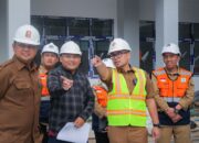 Wakil Walikota Tangerang Selatan, Pilar Saga Ichsan tinjau progres pembangunan SMPN 20 Tangsel.