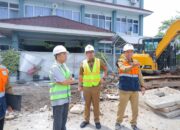 Wakil Walikota Tangsel Pilar saat meninjau pembangunan SMPN 18 Tangsel