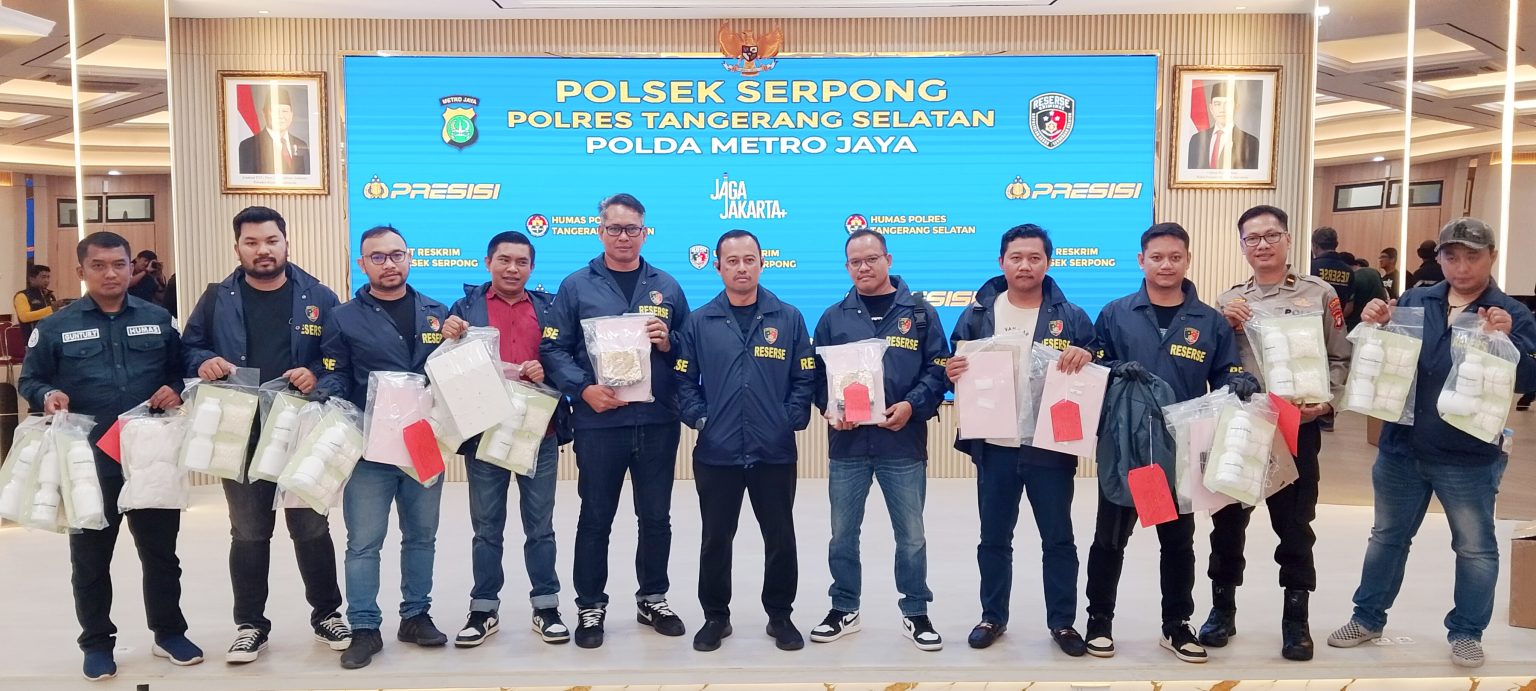 Konfrensi pers Polsek Serpong pengungkapan peredaran obat keras daftar G di Tangsel.