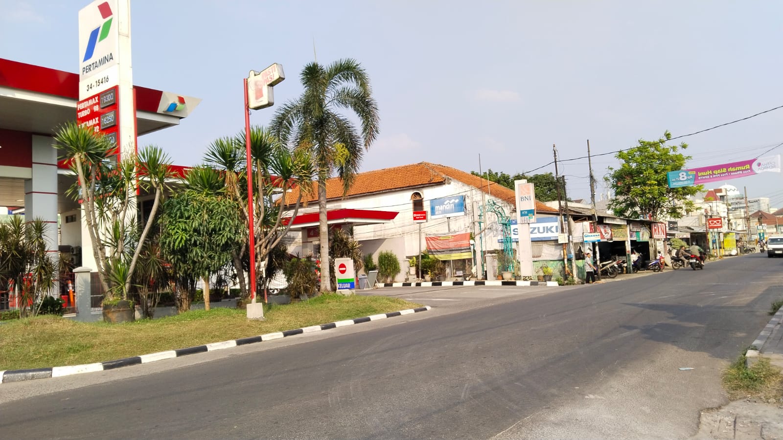 Kondisi Ruas Jalan di Tangsel rapih setelah kabel udara direlokasi.