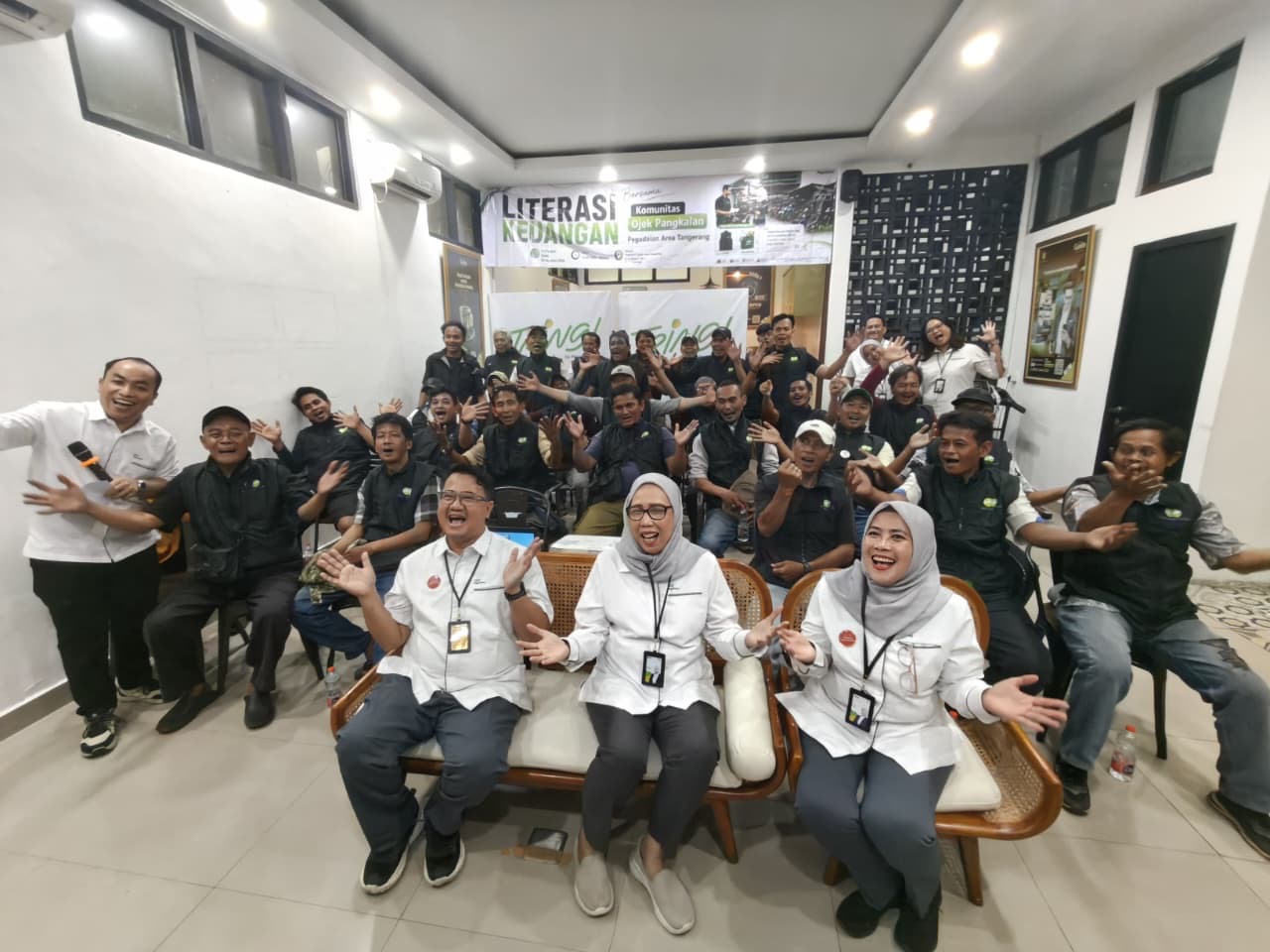 Pegadaian Area Tangerang menggelar edukasi literasi keuangan bagi komunitas ojek pangkalan